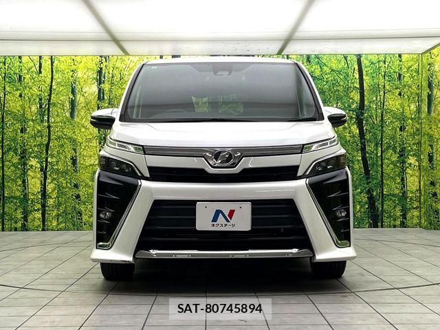 Toyota VOXY 2017-12 7331036-13
