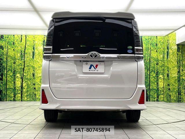 Toyota VOXY 2017-12 7331036-14