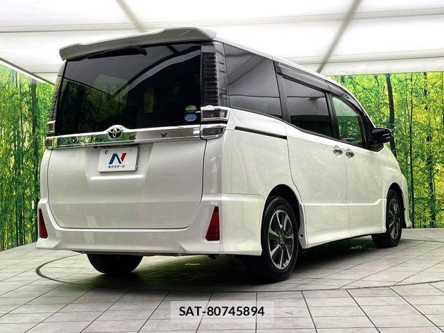Toyota VOXY 2017-12 7331036-16