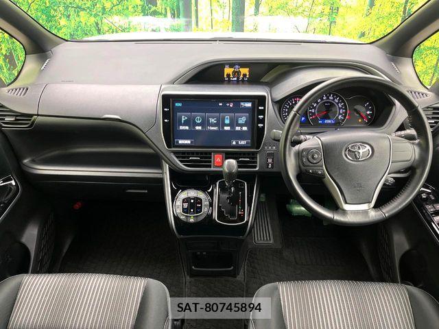 Toyota VOXY 2017-12 7331036-1