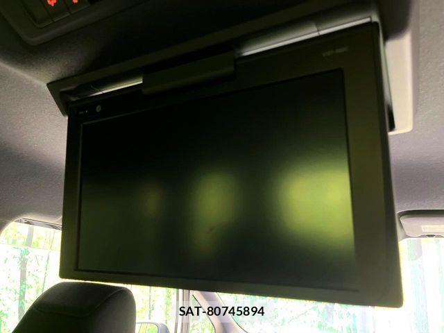 Toyota VOXY 2017-12 7331036-2