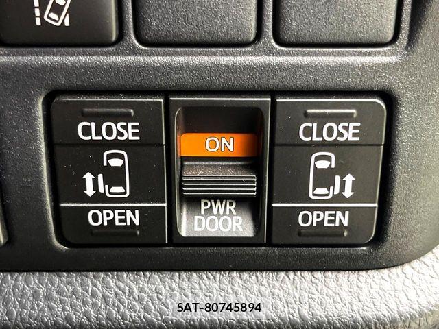 Toyota VOXY 2017-12 7331036-5