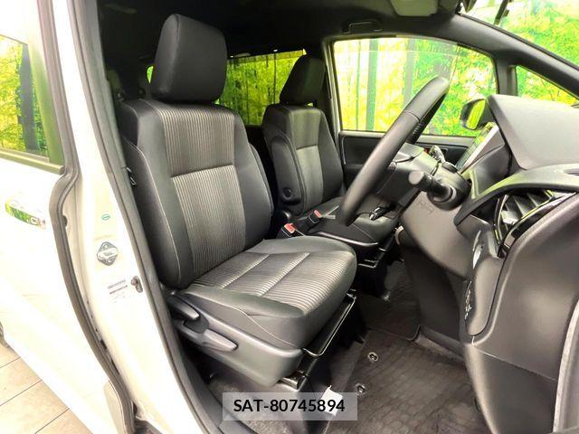 Toyota VOXY 2017-12 7331036-7