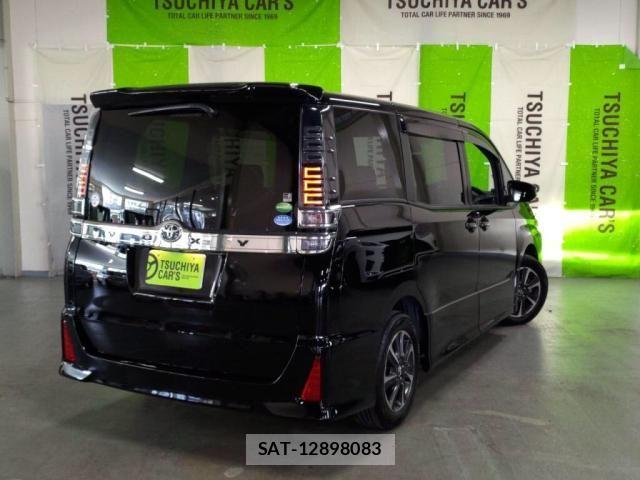Toyota VOXY 2017-12 7331054-10