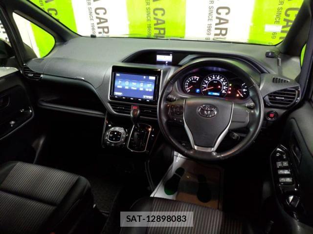 Toyota VOXY 2017-12 7331054-12