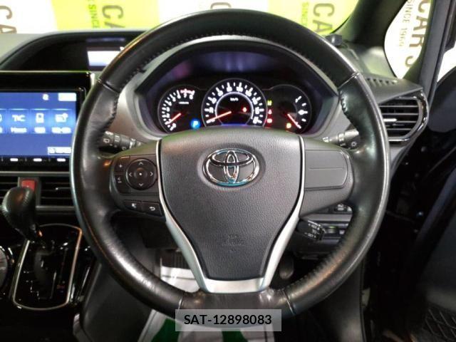 Toyota VOXY 2017-12 7331054-13