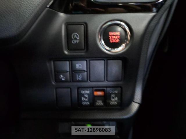 Toyota VOXY 2017-12 7331054-16