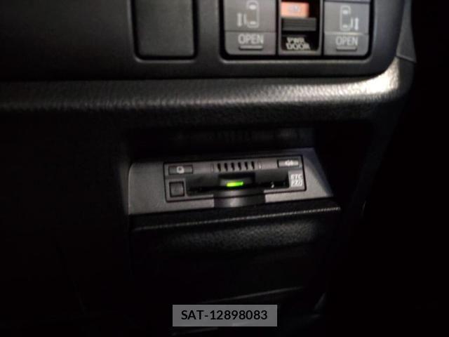 Toyota VOXY 2017-12 7331054-17