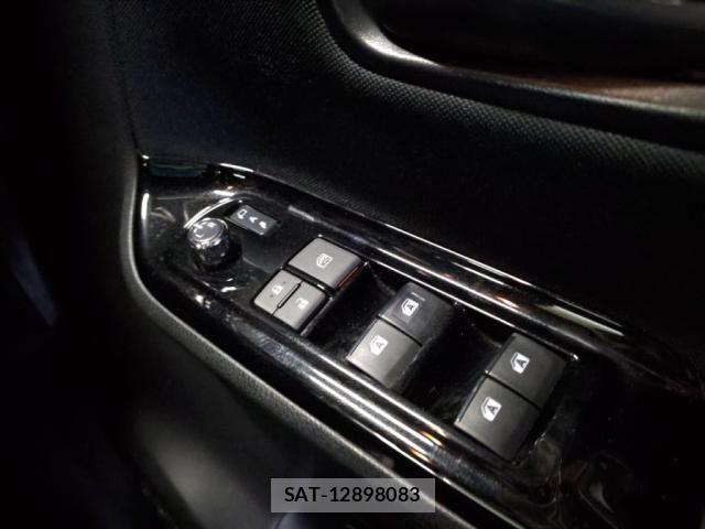 Toyota VOXY 2017-12 7331054-18