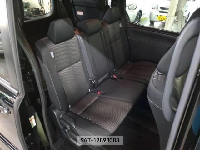 Toyota VOXY 2017-12 7331054-20