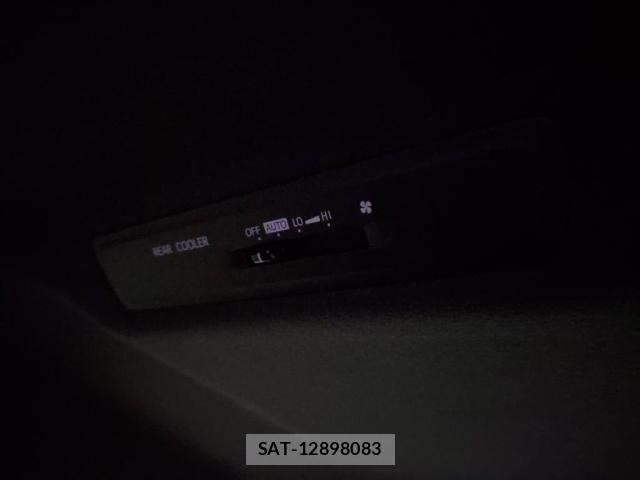 Toyota VOXY 2017-12 7331054-21