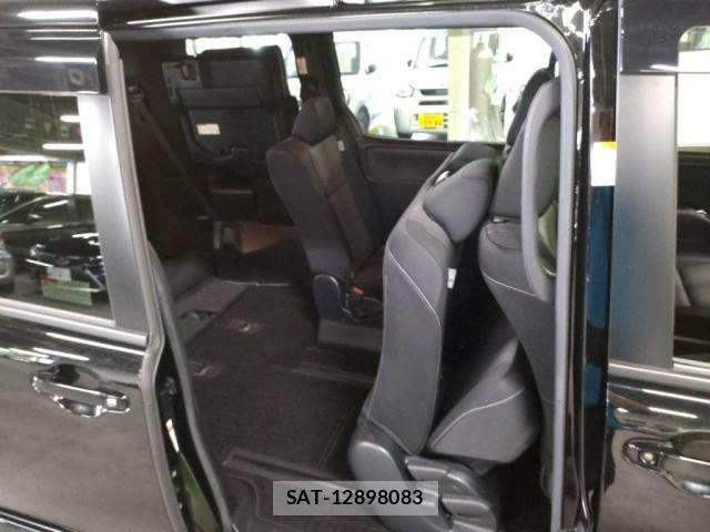 Toyota VOXY 2017-12 7331054-22