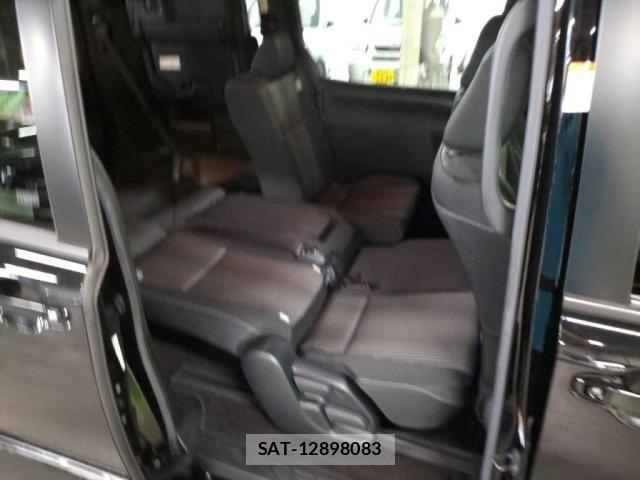 Toyota VOXY 2017-12 7331054-23