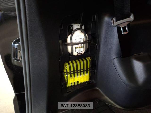 Toyota VOXY 2017-12 7331054-29