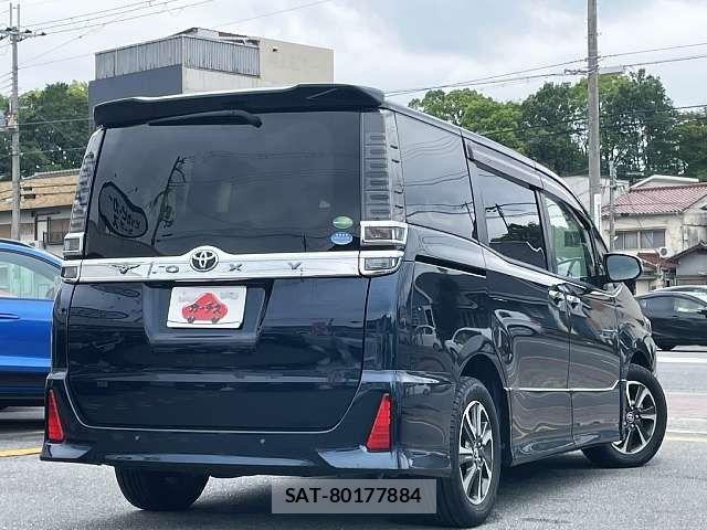 Toyota VOXY 2019-05 7331047-2