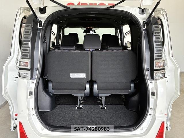 Toyota VOXY 2019-03 7331050-9
