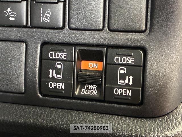 Toyota VOXY 2019-03 7331050-14