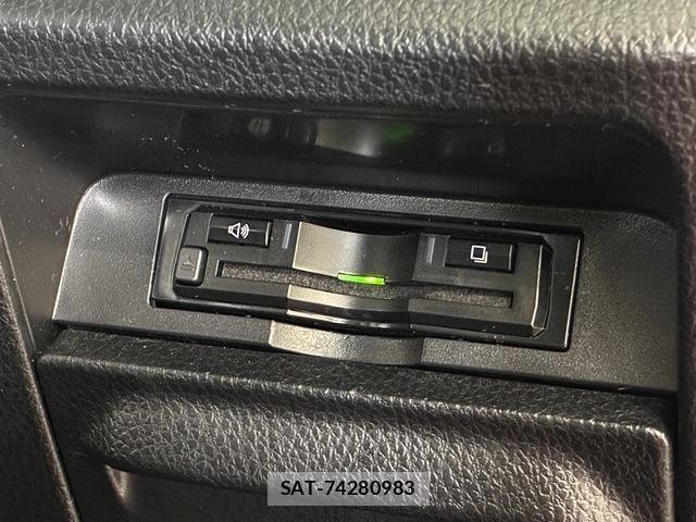 Toyota VOXY 2019-03 7331050-15