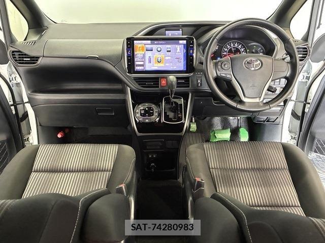 Toyota VOXY 2019-03 7331050-1
