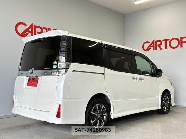 Toyota VOXY 2019-03 7331050-2