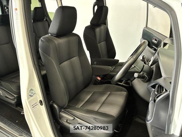 Toyota VOXY 2019-03 7331050-7