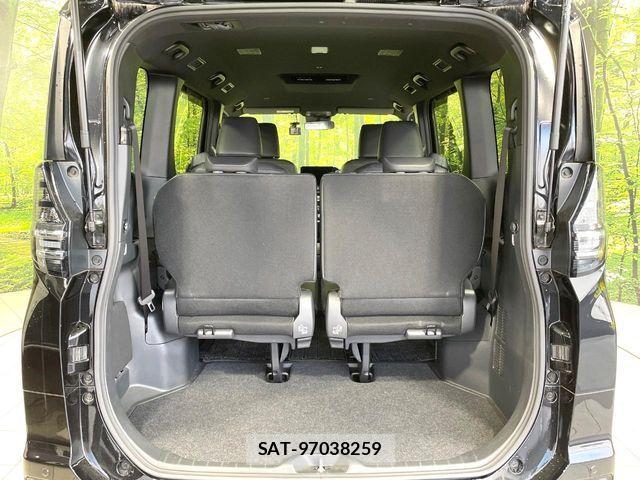 Toyota VOXY 2022-08 7331027-10
