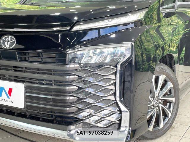 Toyota VOXY 2022-08 7331027-12