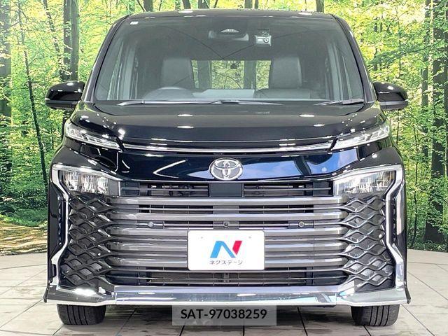Toyota VOXY 2022-08 7331027-14