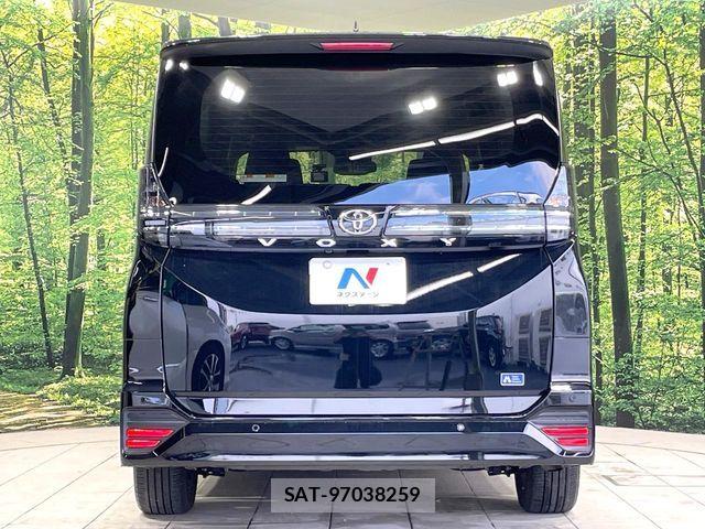 Toyota VOXY 2022-08 7331027-15
