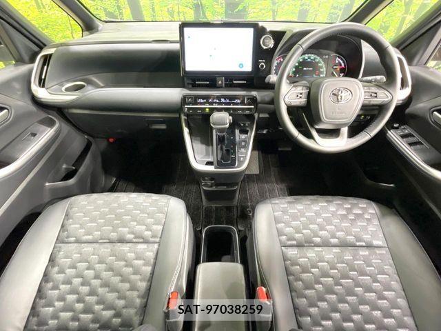 Toyota VOXY 2022-08 7331027-1