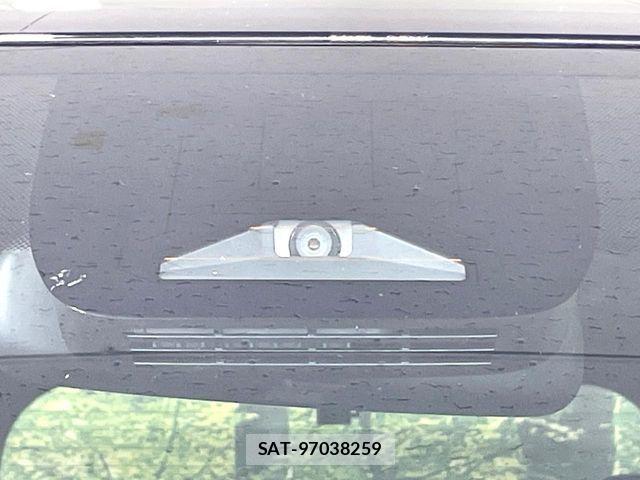 Toyota VOXY 2022-08 7331027-4