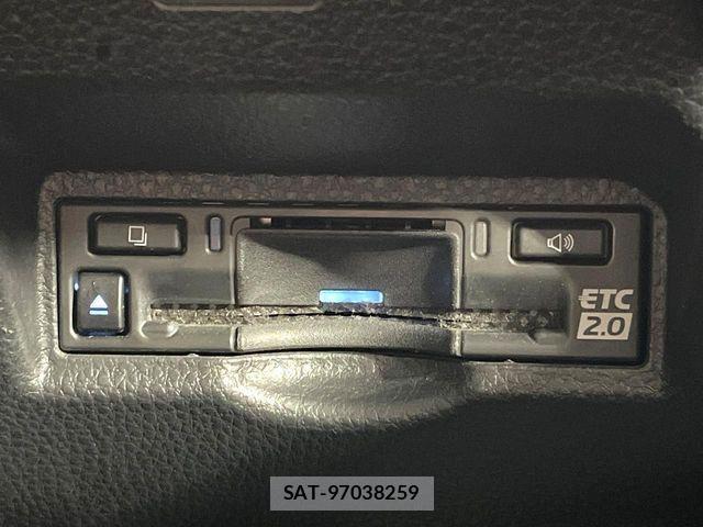 Toyota VOXY 2022-08 7331027-6