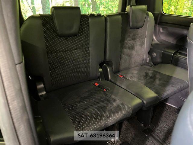 Toyota VOXY 2021-12 7331032-9