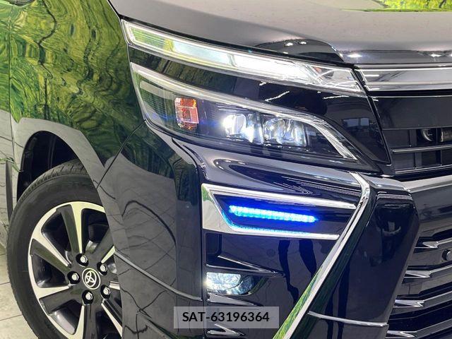 Toyota VOXY 2021-12 7331032-12