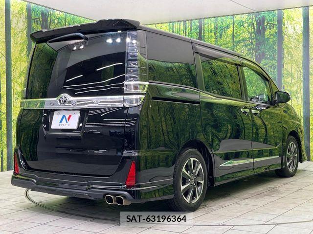 Toyota VOXY 2021-12 7331032-17