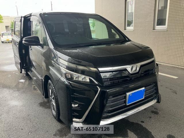 Toyota VOXY 2017-07 7331074-0