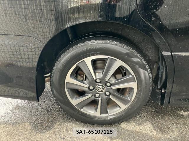 Toyota VOXY 2017-07 7331074-10