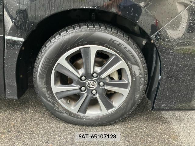 Toyota VOXY 2017-07 7331074-11