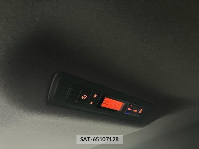 Toyota VOXY 2017-07 7331074-12