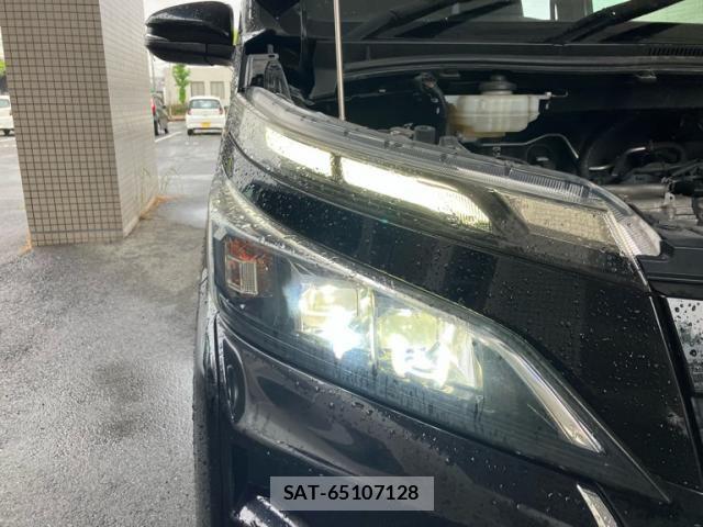 Toyota VOXY 2017-07 7331074-13