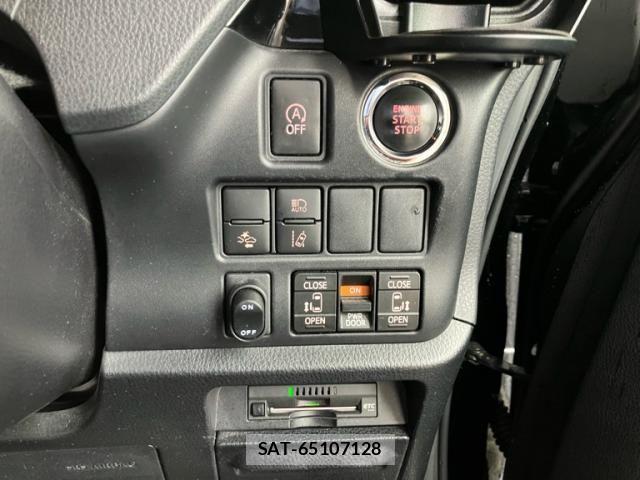 Toyota VOXY 2017-07 7331074-14