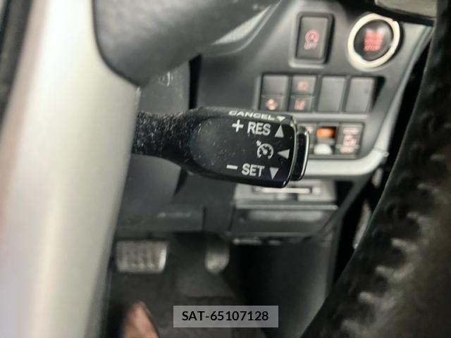 Toyota VOXY 2017-07 7331074-15