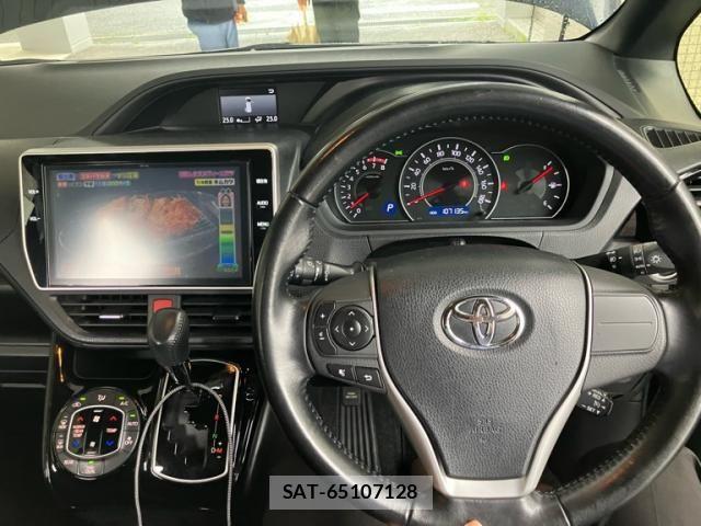 Toyota VOXY 2017-07 7331074-16