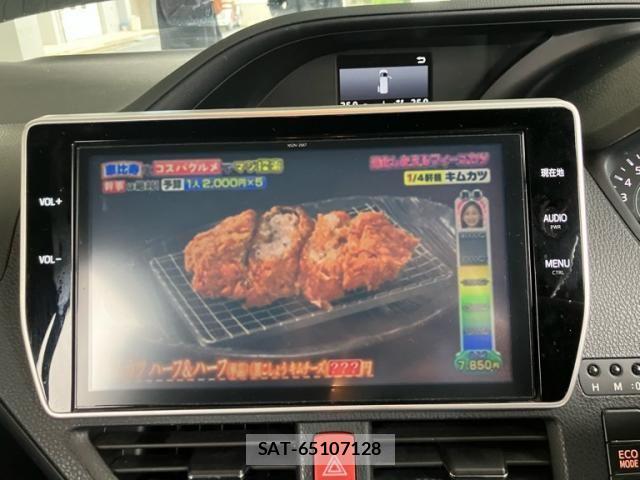 Toyota VOXY 2017-07 7331074-17