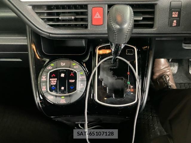 Toyota VOXY 2017-07 7331074-19