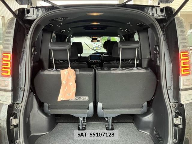Toyota VOXY 2017-07 7331074-3