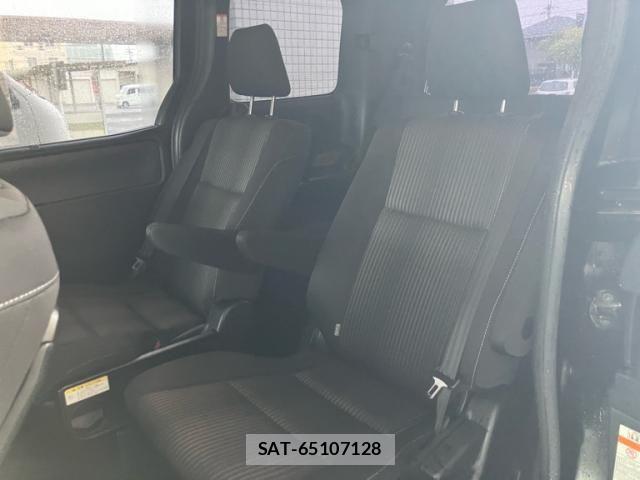 Toyota VOXY 2017-07 7331074-4