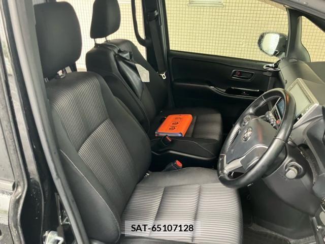 Toyota VOXY 2017-07 7331074-6