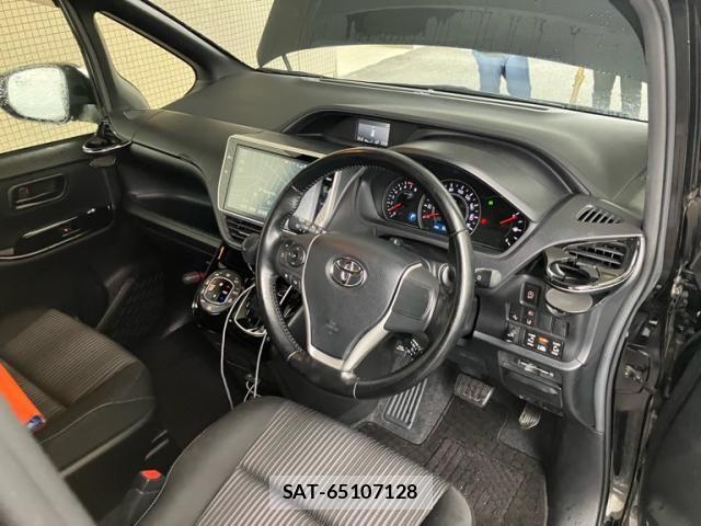 Toyota VOXY 2017-07 7331074-7
