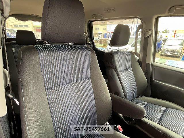 Toyota VOXY 2015-09 7331072-9